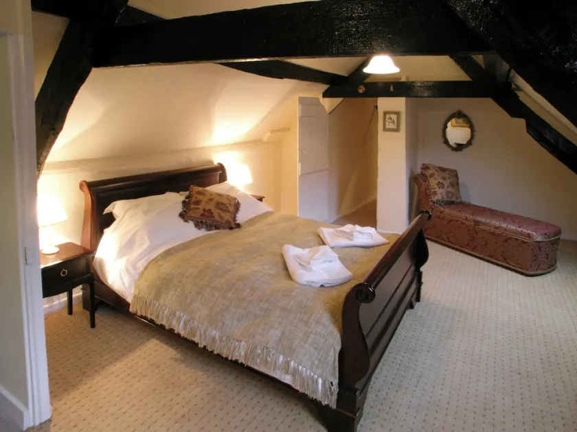 6 bedroom accommodation in Beaumaris, Anglesey - Image 1