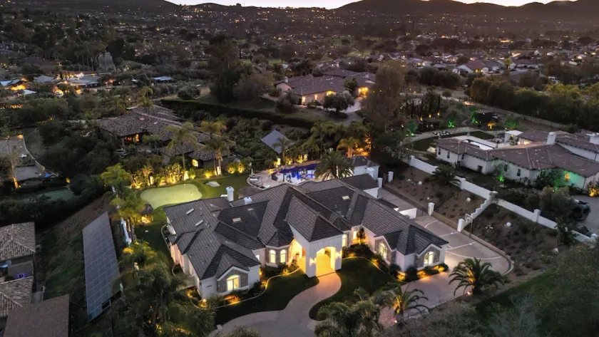 Barrel & Crest by Avantstay Hillside Estate + Resort Pool + Putting Green Near Lake Poway & Golf Sleeps 20 - Image 1
