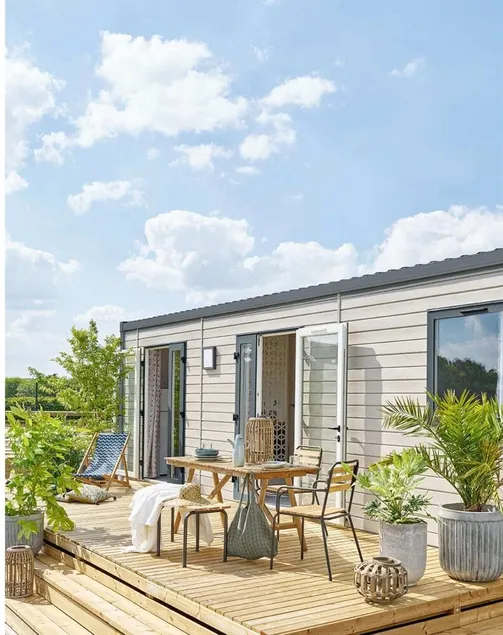 Nice family caravan in the countryside - Image 1