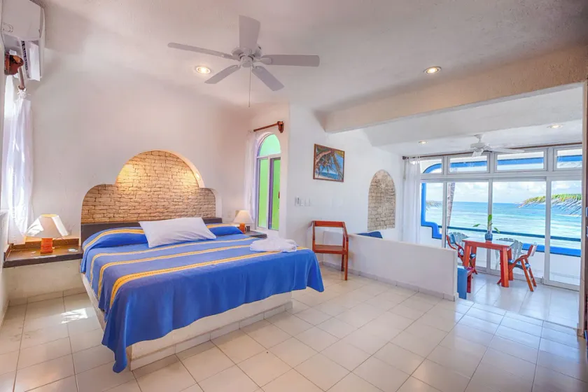 Romantic King Studio Suite - Del Sol Beachfront - Image 1