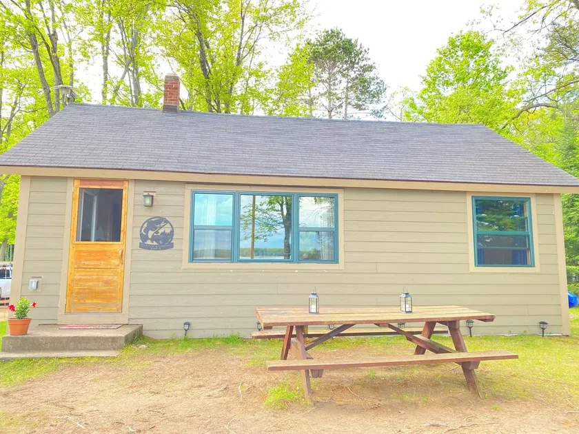 Cozy Lakefront Cabin Retreat: 3 Bedroom Cabin on South Twin Lake, Conover, WI - Image 1