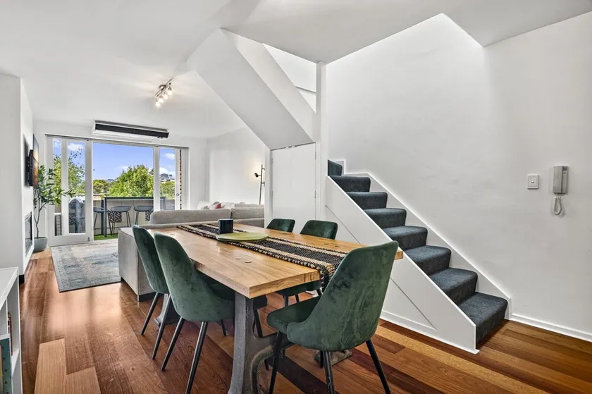 Bright Apartment Near St Kilda Beachfront - Image 1
