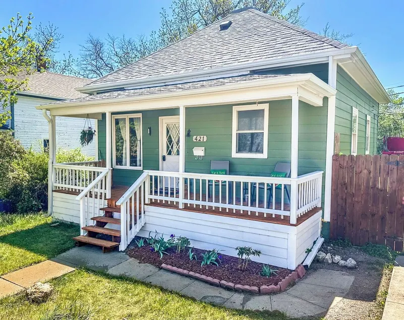 Charming Centennial Cottage-Downtown! - Image 1