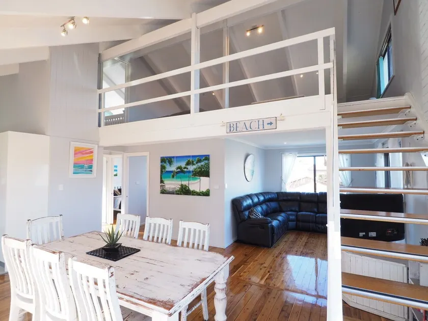 Pet-Friendly | 200m to Beach | Sleeps Large Groups | Beach Views | Air Con - Image 1