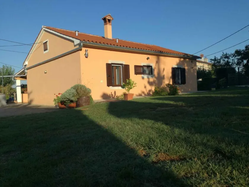 Holiday home with barbecue and a quiet location - Image 1