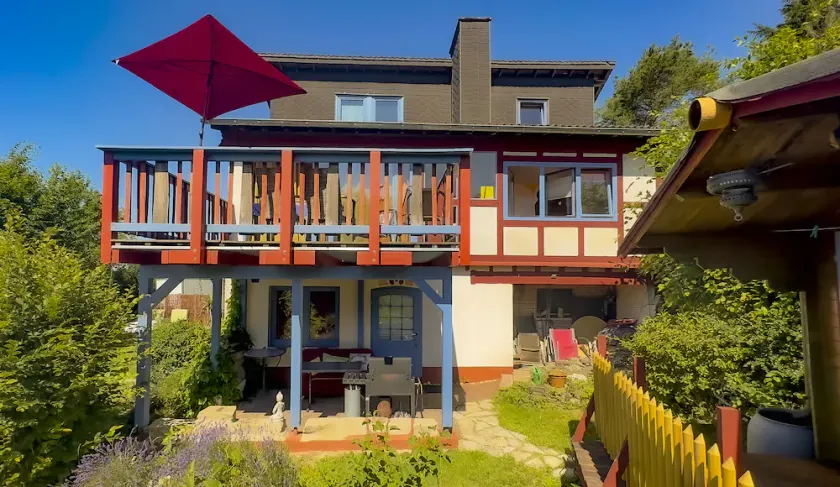 Come in cielo, casa colorata su una collina con vista mozzafiato sul Ederta - Image 1