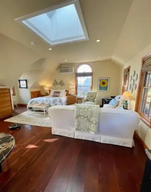 Private & cozy modern cottage surrounded by nature. Long stays welcome! - Image 1