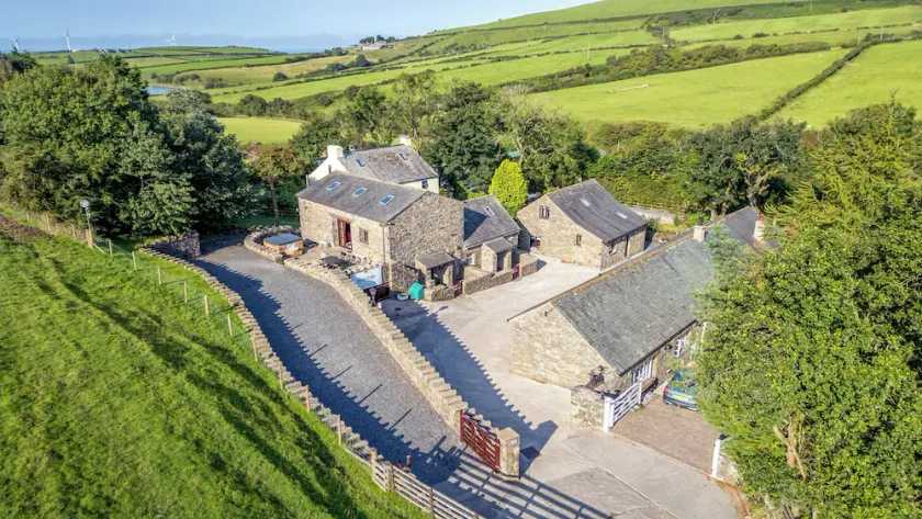 Ash Lodge - Image 1