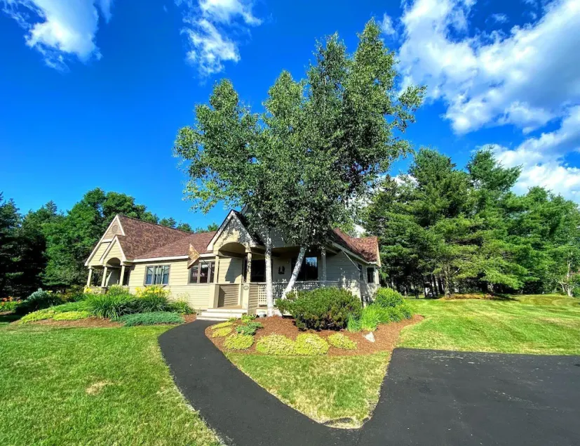 FV50 Pet friendly single level home in Bretton Woods walk to golf course and Mt Washington Hotel - Image 1