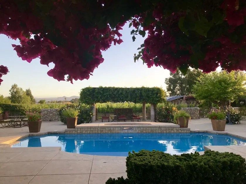 Large poolside King suite with private entrance-Villa Riposo Winery - Image 1