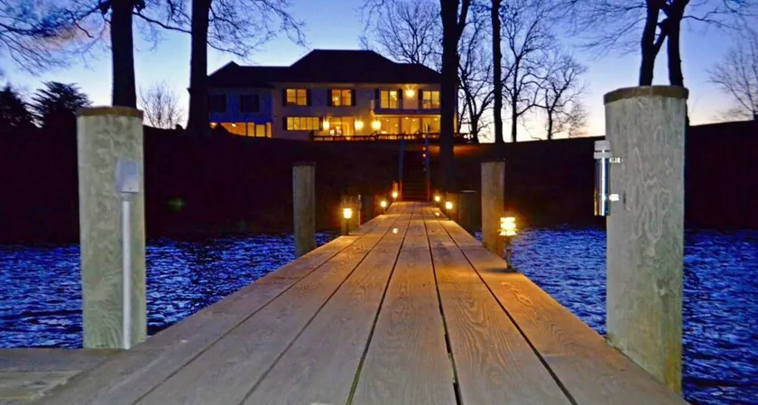 Beautiful, Open floor plan, amazing sunset views,Waterside Pool, Pier, 6+ac - Image 1