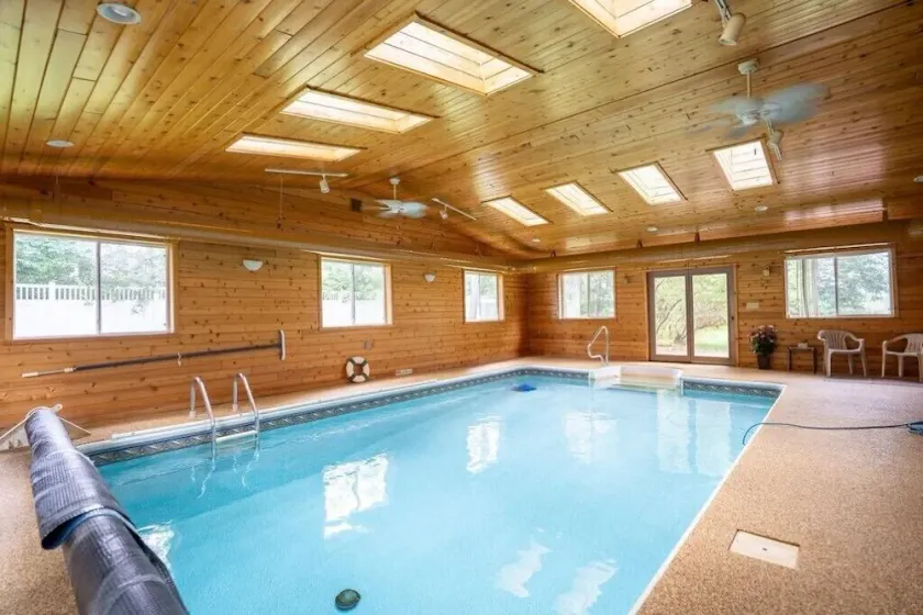 Beautiful home on the Lake. Indoor Pool. Private Pier and a mile from Ski Hill - Image 1