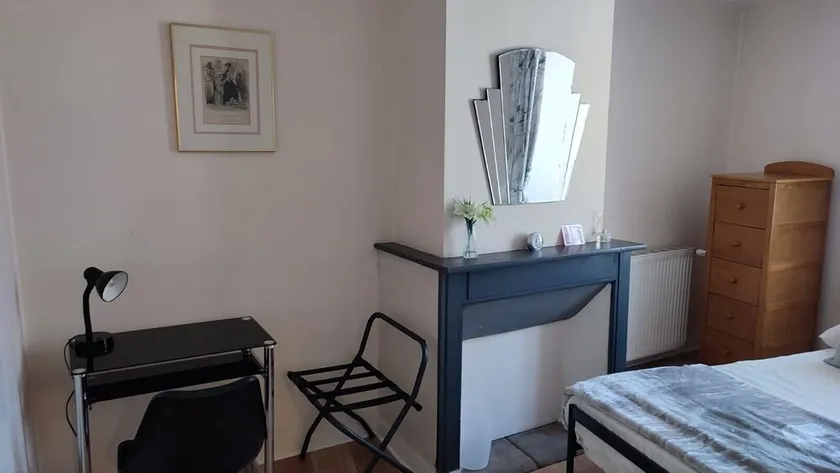 Equipped cosy 1 bedroom apartment in the heart of Chalus a historic market town. - Image 1