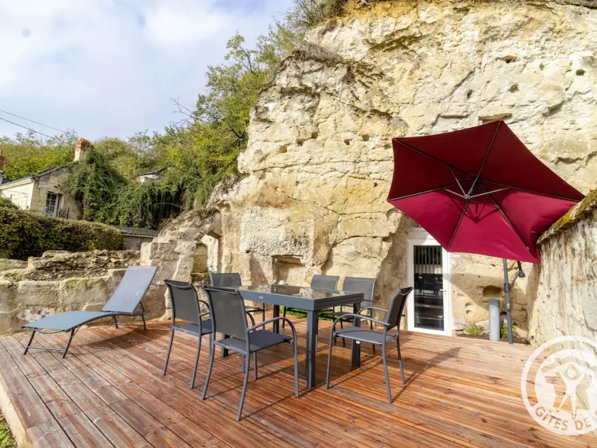 Gîte troglodyte unique avec jacuzzi, billard et jardin, près de Doué La Fontaine et Saumur - Image 1