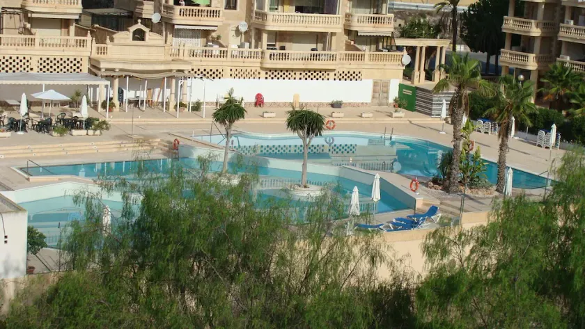 2 minutes à pied de la mer, grand appartement dans résidence avec piscine - Image 1