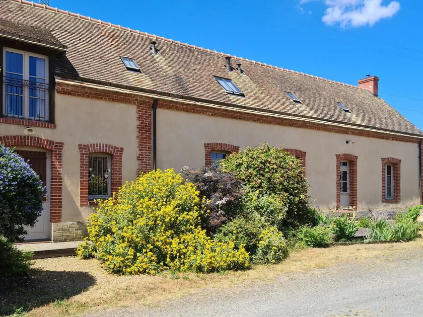 Longère sarthoise rénovée, à 20 min du Mans, 4 chambres, poêle à granulés, parking privé - Image 1