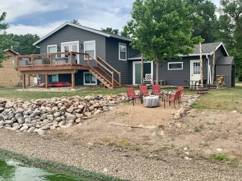 Beautiful year round lake home!  Sleeps 8 comfortably! - Image 1