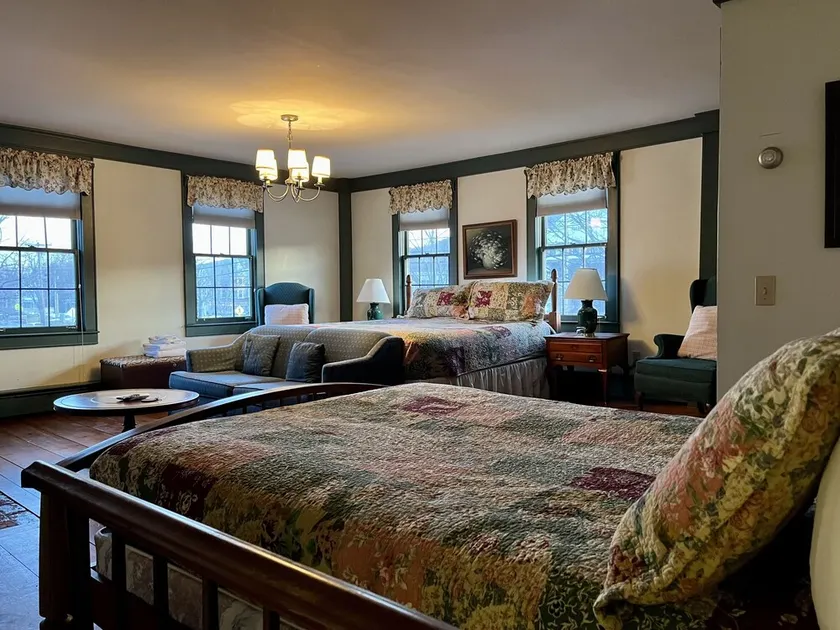 King & Queen Suite in Historic Inn Circa 1780 - Image 1