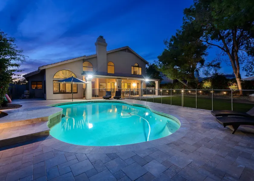 5BR Luxury Oasis, 3 King Beds, 2 Master Suites, Game Room, Heated Pool, Chandler - Image 1