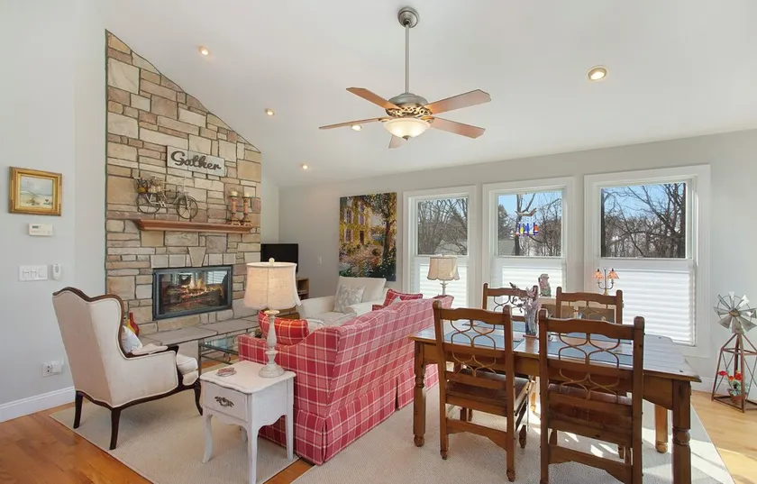 Charming 2BR (Sleeps 4) Coach House w/ Lake Michigan Access - Image 1