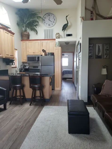 Clean, beautiful condo by Lake Erie! Perfect getaway for a family of four. - Image 1