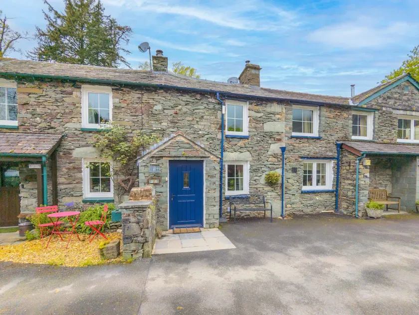 The Old Cop Shop -  2-Bed cottage with log-burner, walking distance to boats and the Lake - Image 1