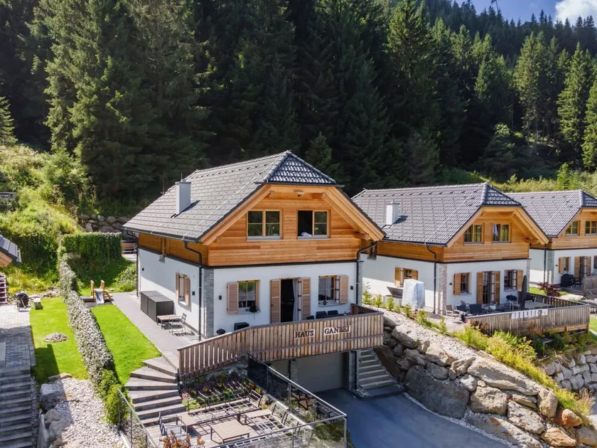 Chalet with sauna, hot tub - Image 1