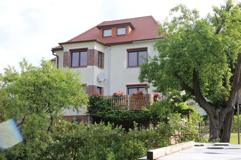 Apartamento (Südrand DD), 85 m² en una casa de 2 familias, 2 pers. 40 €, 4 pers. 65 € - Image 1