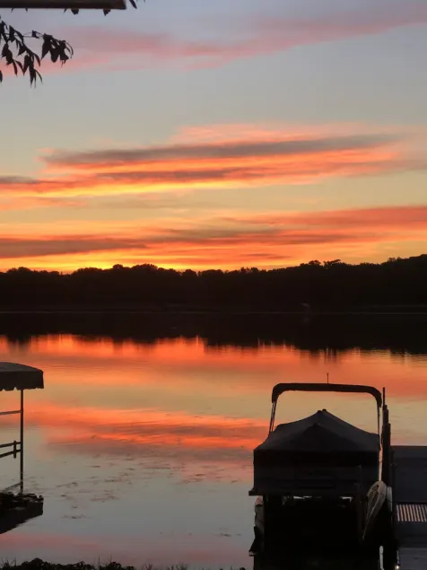 Lakeside Getaway! 35 mins from downtown Minneapolis & close to Mall of America - Image 1