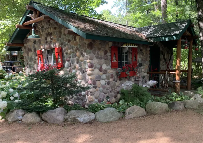 Cozy 3 season cabin with gas fireplace heated floors one bedroom studio - Image 1