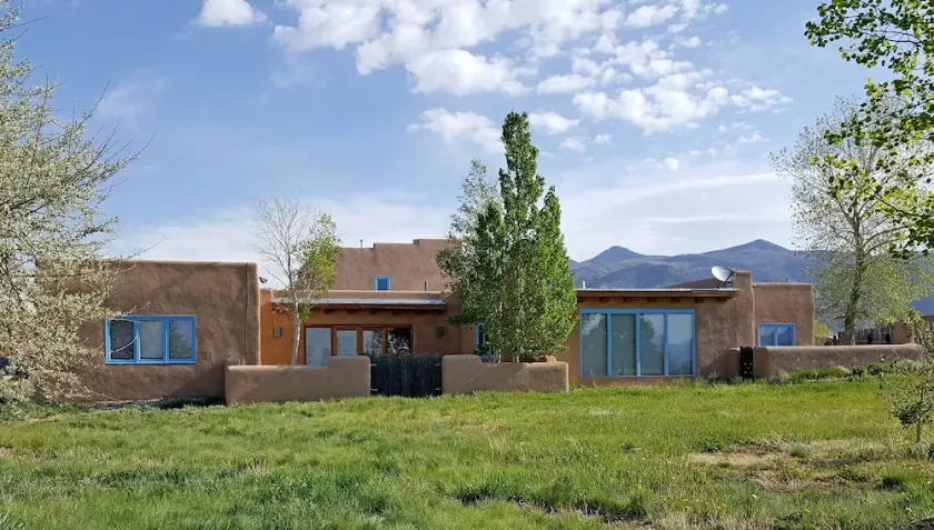 Bright Star Casa in Arroyo Seco half way between Taos Plaza and Taos Ski Valley - Image 1