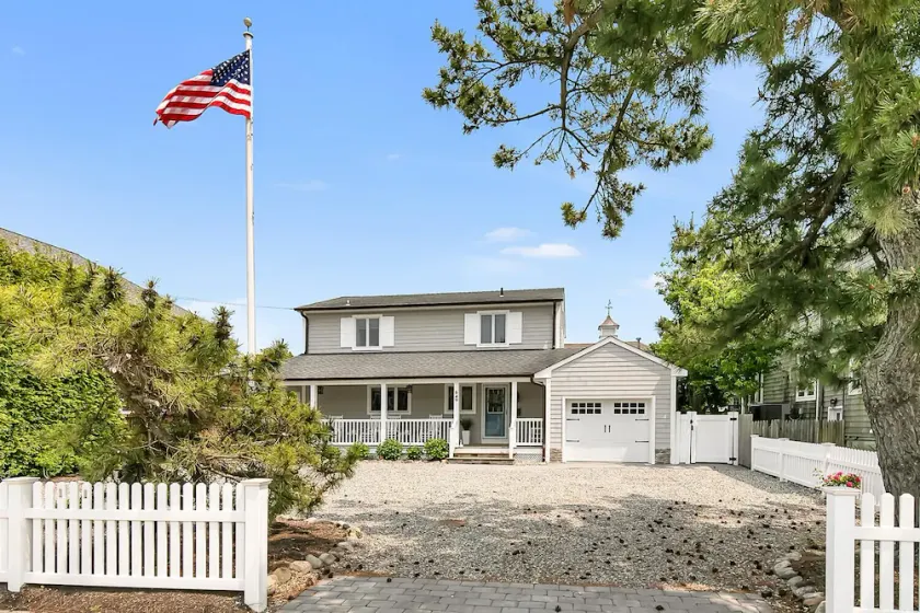 Upscale Beach House - Image 1