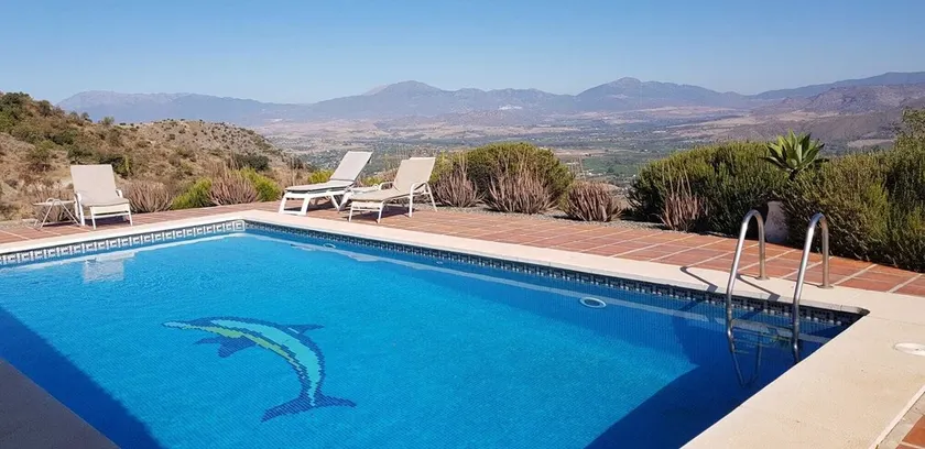 Beautiful Rustic Villa with  Private Pool overlooking Spectacular Mountain Views - Image 1