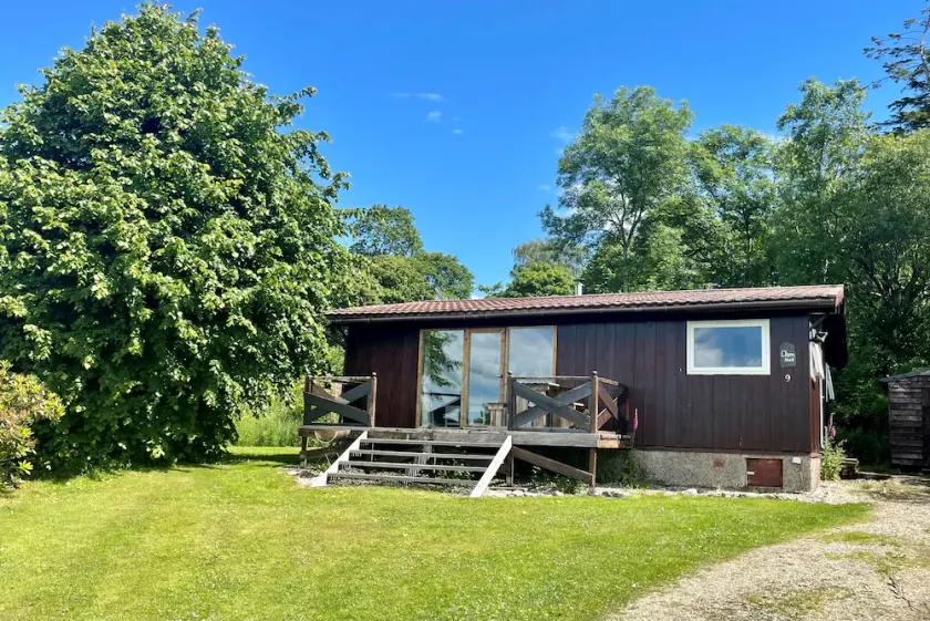 Shore front location on Loch Fyne, sleeps 4, log fire - Image 1