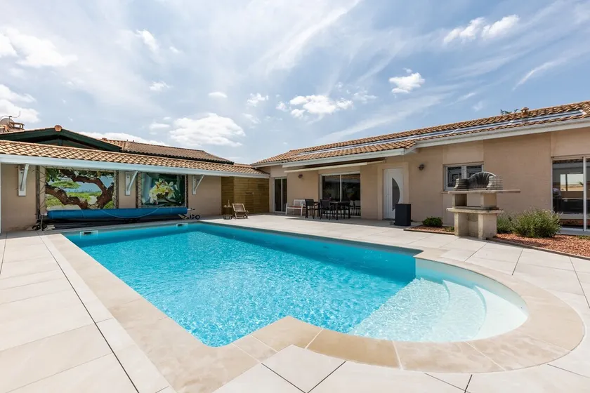 Holiday Home 'Maison Du Lion' with Private Pool, Private Terrace and Wi-Fi - Image 1