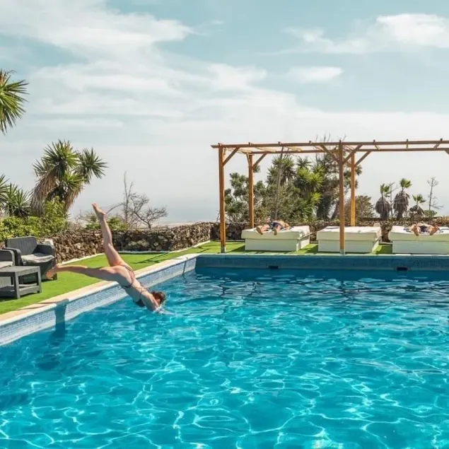 Opvarmet pool, boblebad, bar / spillerum, motionscenter, hule, gratis WiFi, 5 senge med 5 ensuites - Image 1