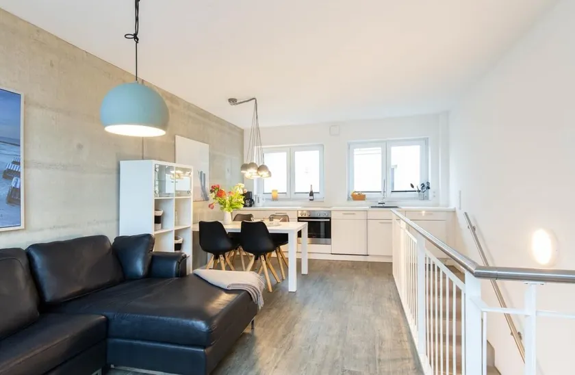 Apartment port edge - Image 1