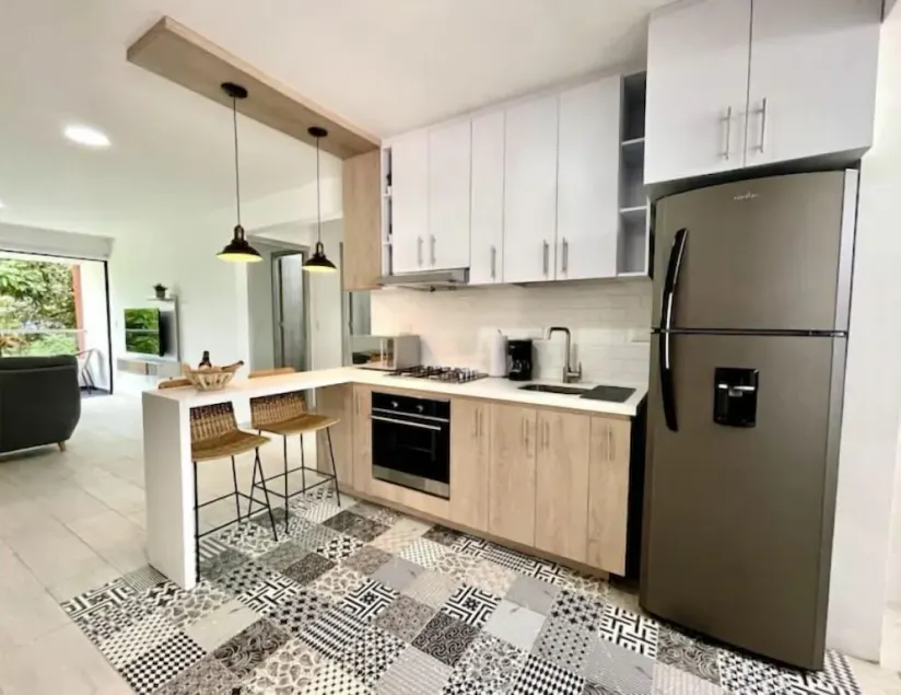 Modern 301 apartment w/AC + Parking - Image 1