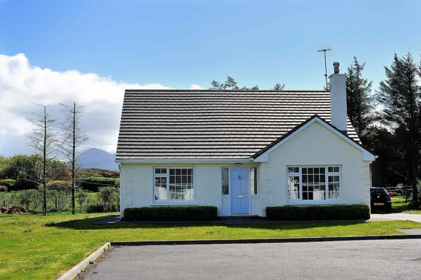 Pretty Cottage in Louisburgh a perfect location to explore The Wild Atlantic Way - Image 1