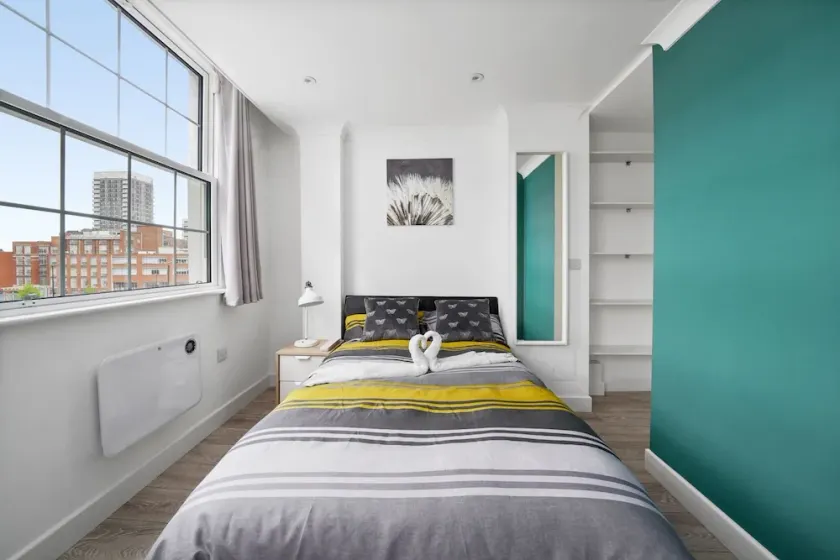 Studio Apartment Green - Image 1