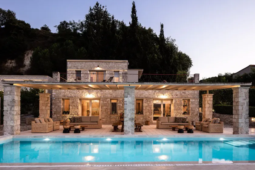 Villa Mantilari Wine Estate 7 Apartments 2 Private Pools 1 Heated Tennis Court Fitness Center - Image 1