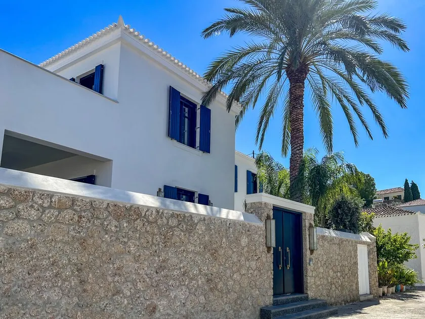 ELEGANT VILLA - Image 1
