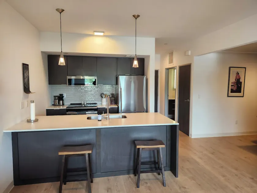 Downtown Bozeman, 1 bedroom condo with extra Murphy bed or office space. - Image 1