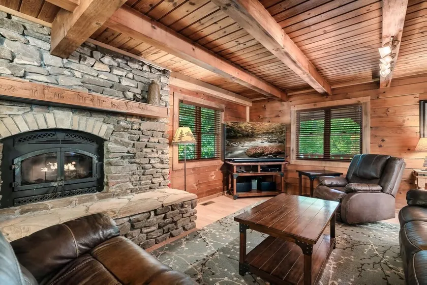 Eagles Perch Pool Cabin - Image 1