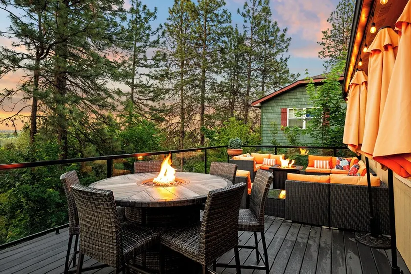 Large Group Retreat: Private Gym, Large Dining Area, Central Location - Image 1