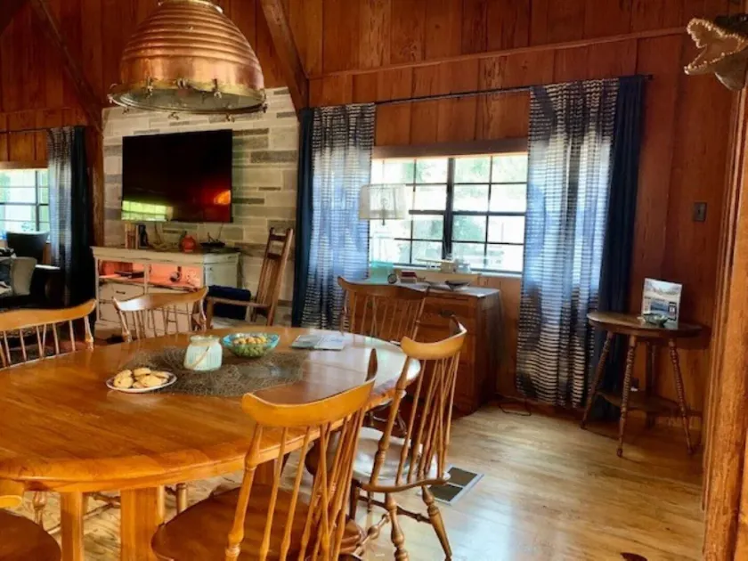 Rustic newly remodeled River House on working fish house property . Gulf access - Image 1