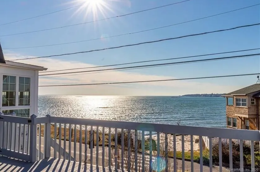 Sleep to the sound of the waves. Watch the sun set from the deck! Secluded beach - Image 1