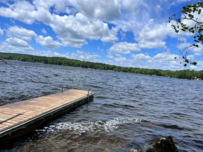 Marmora Hideaway – Cozy Waterfront Retreat - Image 1