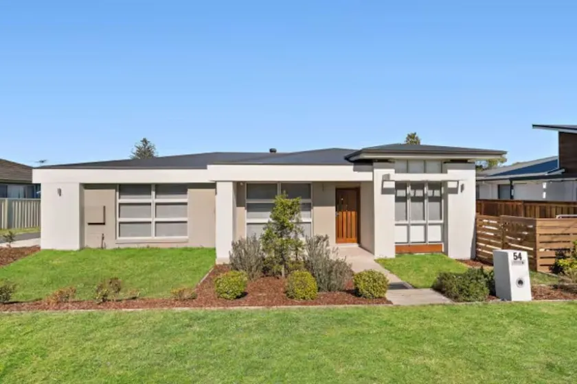 Brand new 5 star category home at RedHead beach - Image 1