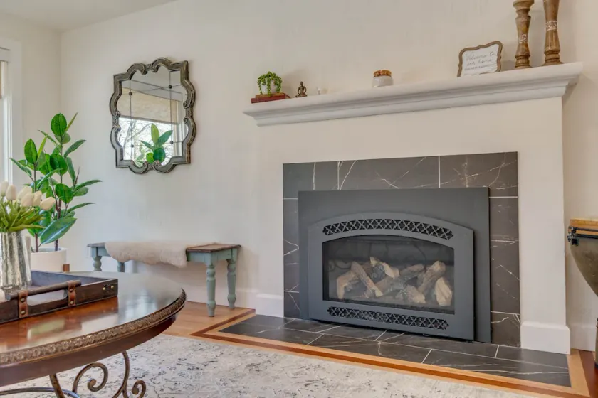 Remodeled cozy farmhouse on a 100 acre hazelnut orchard! - Image 1